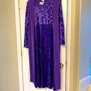 Purple Velvet/polyester maxi dress. Size 2x.